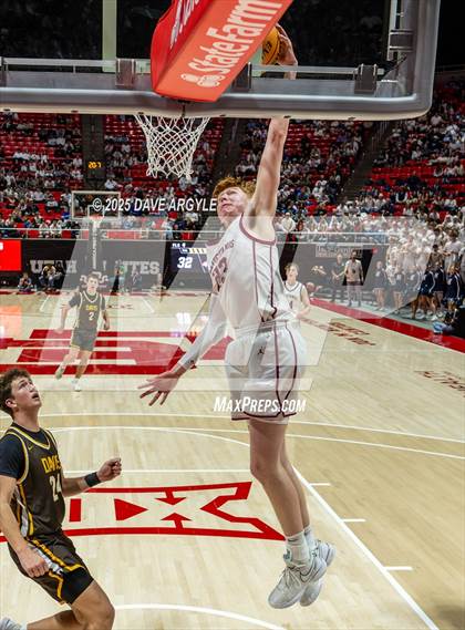 Thumbnail 1 in Davis vs. Herriman (UHSAA 6A Final) photogallery.