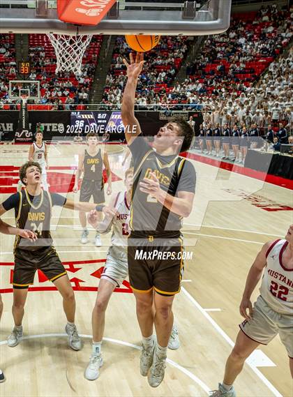 Thumbnail 2 in Davis vs. Herriman (UHSAA 6A Final) photogallery.