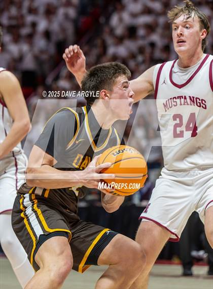 Thumbnail 2 in Davis vs. Herriman (UHSAA 6A Final) photogallery.