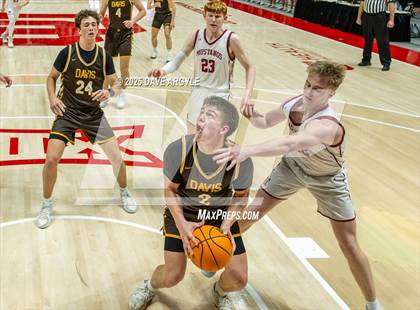 Thumbnail 1 in Davis vs. Herriman (UHSAA 6A Final) photogallery.