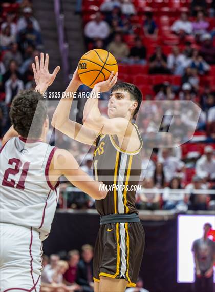 Thumbnail 1 in Davis vs. Herriman (UHSAA 6A Final) photogallery.