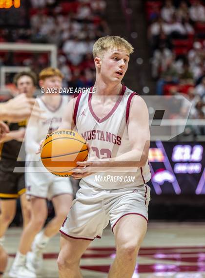 Thumbnail 3 in Davis vs. Herriman (UHSAA 6A Final) photogallery.