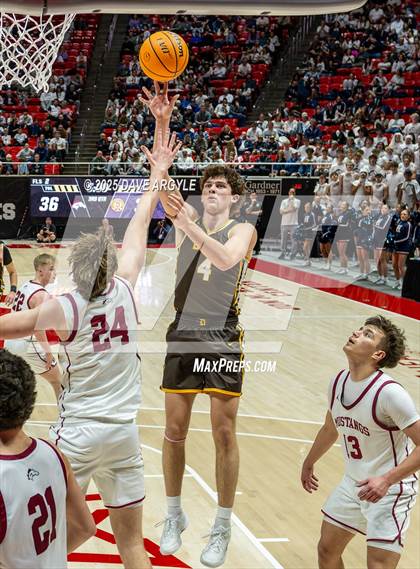Thumbnail 2 in Davis vs. Herriman (UHSAA 6A Final) photogallery.