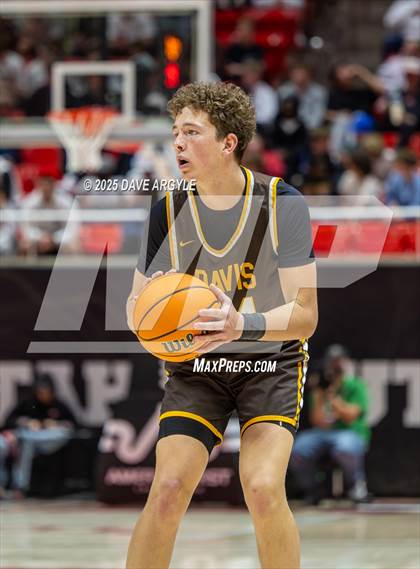 Thumbnail 1 in Davis vs. Herriman (UHSAA 6A Final) photogallery.