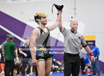 Thumbnail 2 in CIF SDS Masters Tournament photogallery.