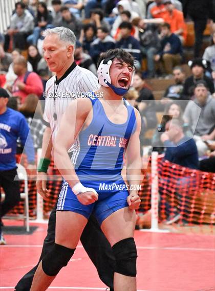 Thumbnail 1 in CIF SDS Masters Tournament photogallery.
