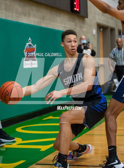 Thumbnail 1 in Nathan Hale vs South Medford (Hardwood Invite 1st Round) photogallery.