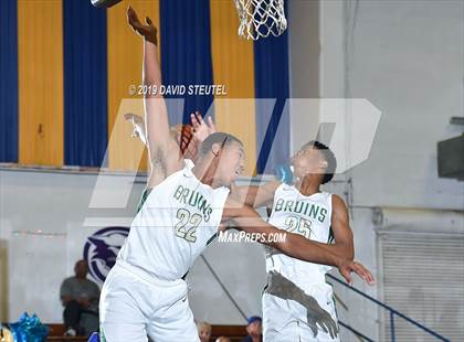 Thumbnail 1 in Capital Christian vs. St. Patrick-St.Vincent (Gridley Invitational) photogallery.