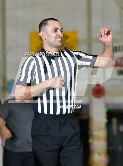 Thumbnail 2 in Capital Christian vs. St. Patrick-St.Vincent (Gridley Invitational) photogallery.