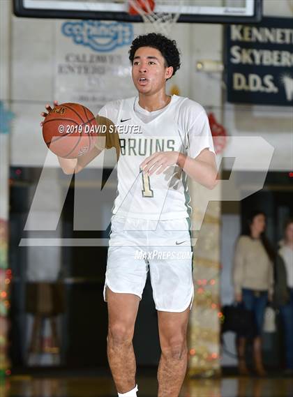 Thumbnail 2 in Capital Christian vs. St. Patrick-St.Vincent (Gridley Invitational) photogallery.