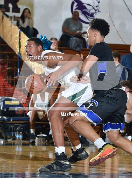 Thumbnail 2 in Capital Christian vs. St. Patrick-St.Vincent (Gridley Invitational) photogallery.