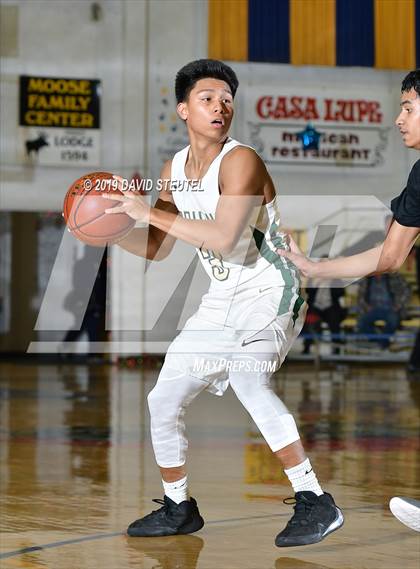 Thumbnail 2 in Capital Christian vs. St. Patrick-St.Vincent (Gridley Invitational) photogallery.