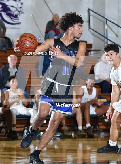 Thumbnail 2 in Capital Christian vs. St. Patrick-St.Vincent (Gridley Invitational) photogallery.
