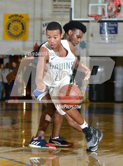 Thumbnail 1 in Capital Christian vs. St. Patrick-St.Vincent (Gridley Invitational) photogallery.