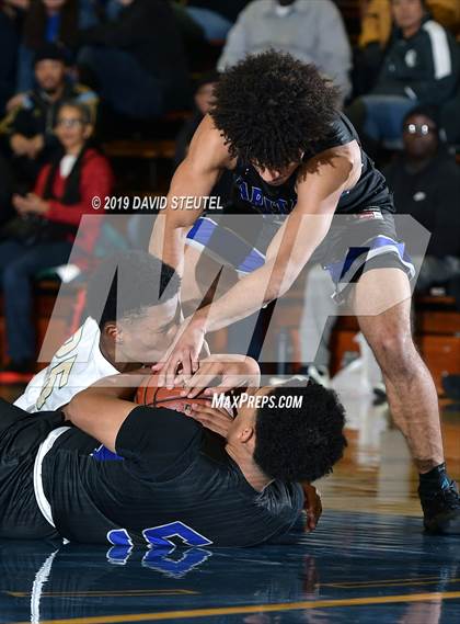 Thumbnail 2 in Capital Christian vs. St. Patrick-St.Vincent (Gridley Invitational) photogallery.