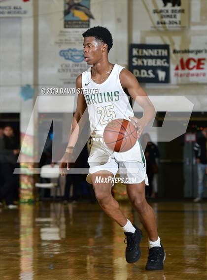 Thumbnail 2 in Capital Christian vs. St. Patrick-St.Vincent (Gridley Invitational) photogallery.