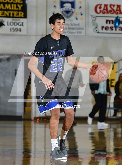 Thumbnail 1 in Capital Christian vs. St. Patrick-St.Vincent (Gridley Invitational) photogallery.