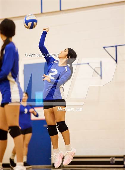Thumbnail 1 in Atwater at Waterford (Scrimmage) photogallery.