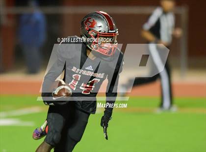 Thumbnail 1 in Hitchcock vs. Goliad (UIL 3A Bi-District Playoffs) photogallery.