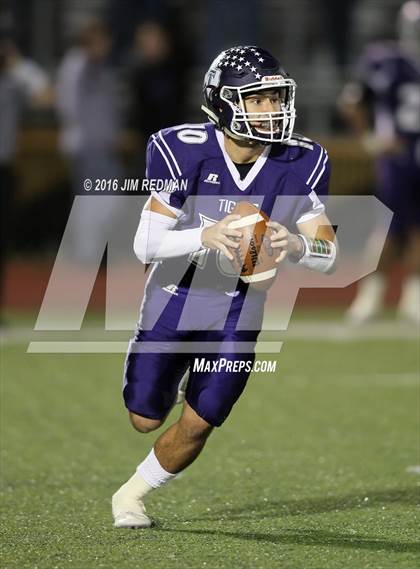 Thumbnail 3 in Thrall vs. Harper (UIL 2A Bi-District Playoff) photogallery.
