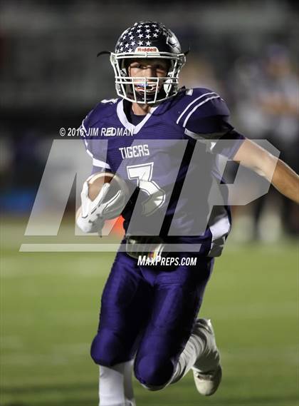 Thumbnail 2 in Thrall vs. Harper (UIL 2A Bi-District Playoff) photogallery.