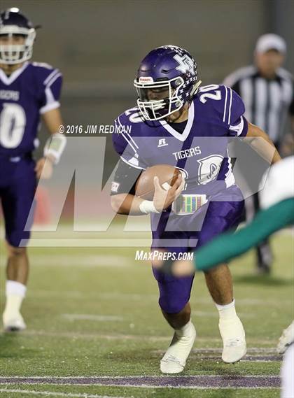 Thumbnail 3 in Thrall vs. Harper (UIL 2A Bi-District Playoff) photogallery.