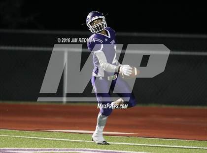 Thumbnail 2 in Thrall vs. Harper (UIL 2A Bi-District Playoff) photogallery.