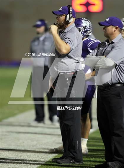 Thumbnail 3 in Thrall vs. Harper (UIL 2A Bi-District Playoff) photogallery.