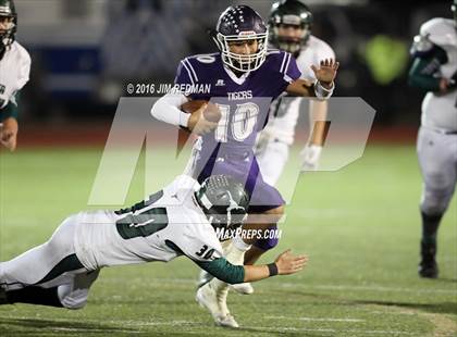 Thumbnail 3 in Thrall vs. Harper (UIL 2A Bi-District Playoff) photogallery.
