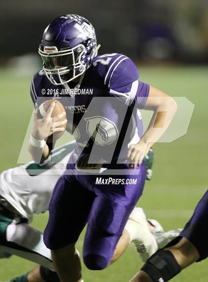 Thumbnail 3 in Thrall vs. Harper (UIL 2A Bi-District Playoff) photogallery.