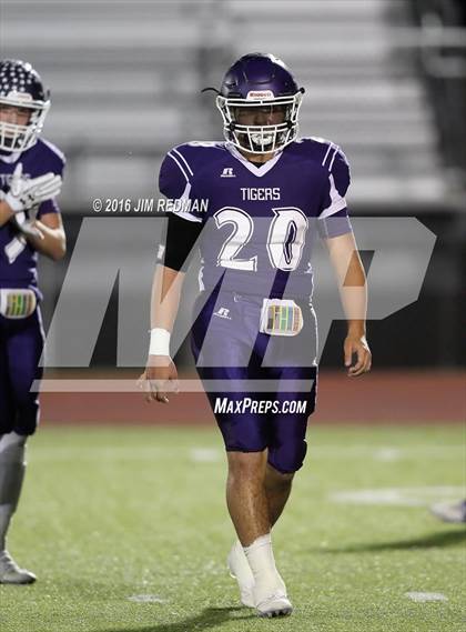 Thumbnail 3 in Thrall vs. Harper (UIL 2A Bi-District Playoff) photogallery.