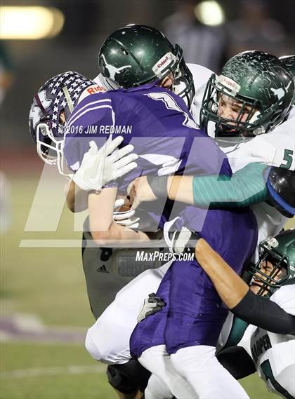 Thumbnail 3 in Thrall vs. Harper (UIL 2A Bi-District Playoff) photogallery.