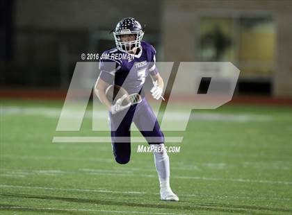 Thumbnail 2 in Thrall vs. Harper (UIL 2A Bi-District Playoff) photogallery.