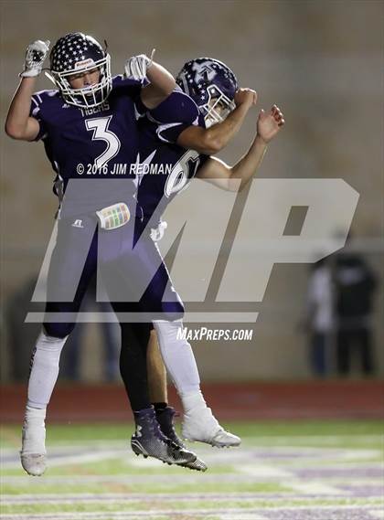 Thumbnail 1 in Thrall vs. Harper (UIL 2A Bi-District Playoff) photogallery.