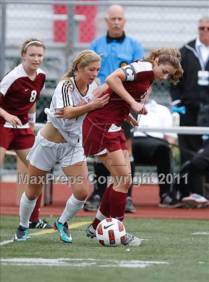 Thumbnail 2 in Flintridge Sacred Heart vs. Oaks Christian (CIF SoCal D3 Regional Final) photogallery.