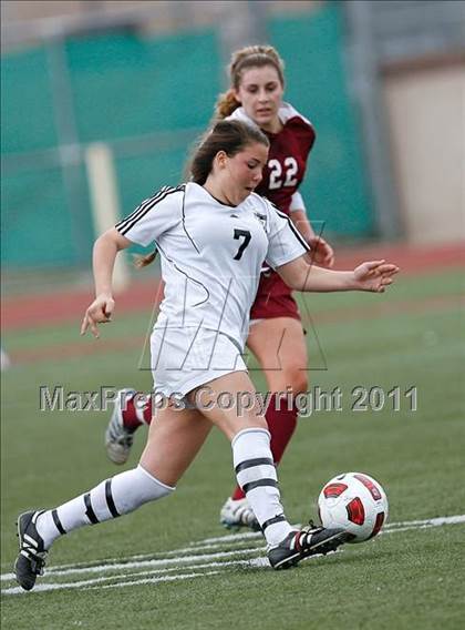 Thumbnail 3 in Flintridge Sacred Heart vs. Oaks Christian (CIF SoCal D3 Regional Final) photogallery.