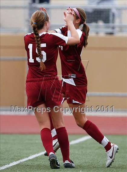 Thumbnail 2 in Flintridge Sacred Heart vs. Oaks Christian (CIF SoCal D3 Regional Final) photogallery.