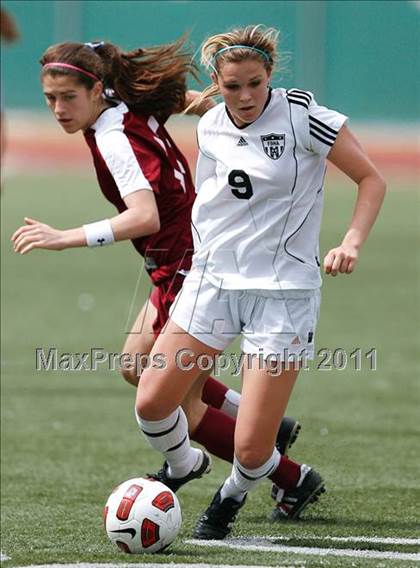 Thumbnail 2 in Flintridge Sacred Heart vs. Oaks Christian (CIF SoCal D3 Regional Final) photogallery.