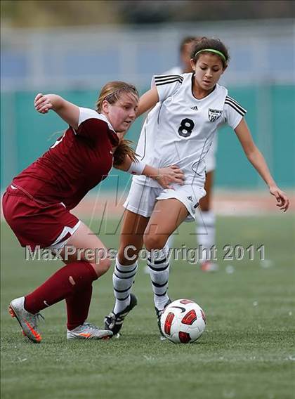 Thumbnail 2 in Flintridge Sacred Heart vs. Oaks Christian (CIF SoCal D3 Regional Final) photogallery.