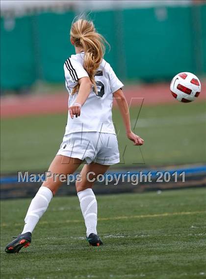 Thumbnail 3 in Flintridge Sacred Heart vs. Oaks Christian (CIF SoCal D3 Regional Final) photogallery.