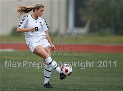 Thumbnail 1 in Flintridge Sacred Heart vs. Oaks Christian (CIF SoCal D3 Regional Final) photogallery.