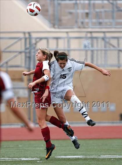 Thumbnail 2 in Flintridge Sacred Heart vs. Oaks Christian (CIF SoCal D3 Regional Final) photogallery.