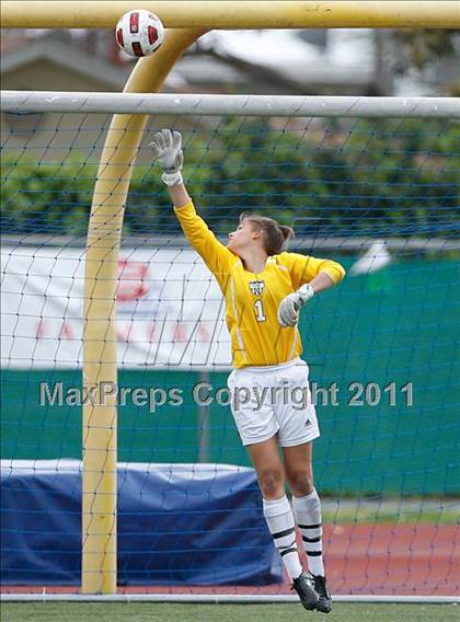 Thumbnail 3 in Flintridge Sacred Heart vs. Oaks Christian (CIF SoCal D3 Regional Final) photogallery.