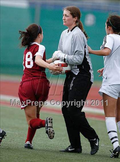 Thumbnail 1 in Flintridge Sacred Heart vs. Oaks Christian (CIF SoCal D3 Regional Final) photogallery.
