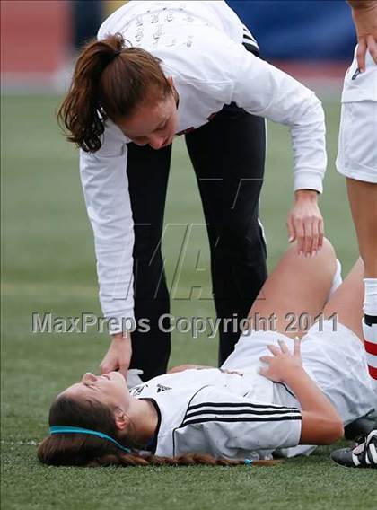 Thumbnail 1 in Flintridge Sacred Heart vs. Oaks Christian (CIF SoCal D3 Regional Final) photogallery.