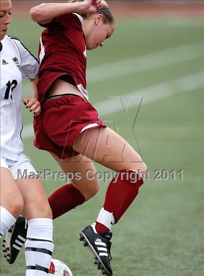 Thumbnail 2 in Flintridge Sacred Heart vs. Oaks Christian (CIF SoCal D3 Regional Final) photogallery.