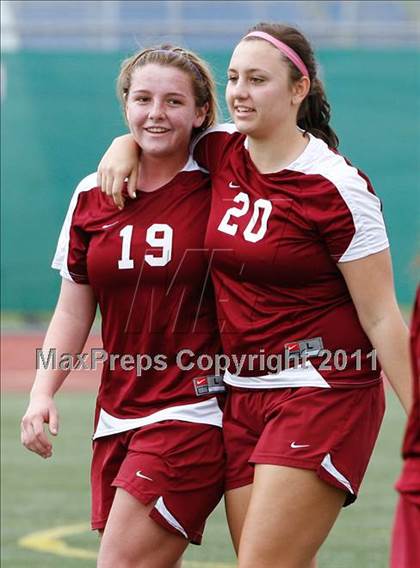 Thumbnail 2 in Flintridge Sacred Heart vs. Oaks Christian (CIF SoCal D3 Regional Final) photogallery.