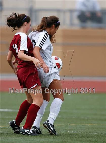 Thumbnail 2 in Flintridge Sacred Heart vs. Oaks Christian (CIF SoCal D3 Regional Final) photogallery.