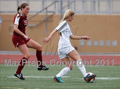 Thumbnail 2 in Flintridge Sacred Heart vs. Oaks Christian (CIF SoCal D3 Regional Final) photogallery.