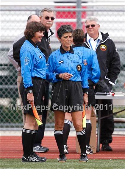 Thumbnail 1 in Flintridge Sacred Heart vs. Oaks Christian (CIF SoCal D3 Regional Final) photogallery.